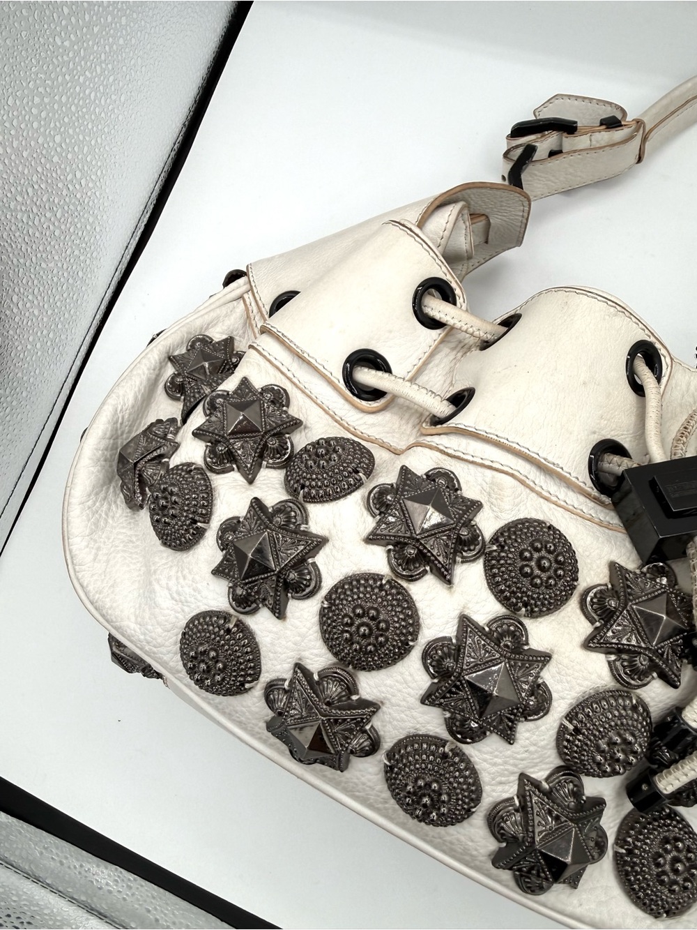 Burberry White Leather Studded Warrior Bag - Picture 2 of 14
